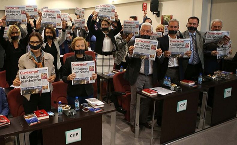 Karşıyaka’da CHP’lilerden protesto