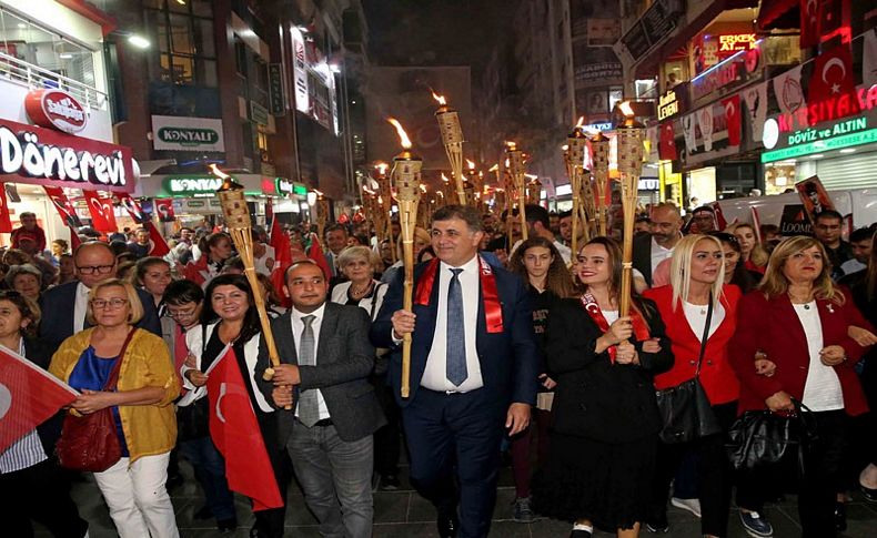 Karşıyaka'da Cumhuriyet şöleni