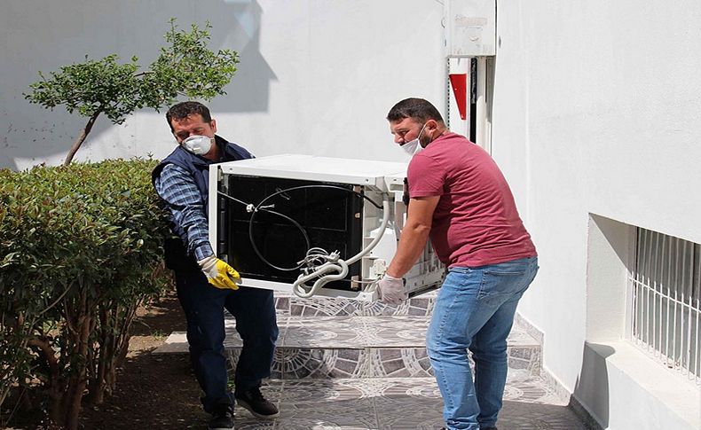 Karşıyaka’da elektronik atıklar evlerden toplanıyor