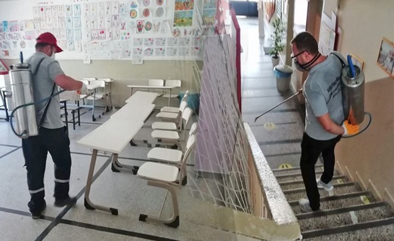 Karşıyaka’daki okullara dip bucak dezenfeksiyon