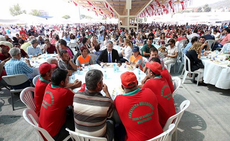Karşıyaka’da 2 bin kişiyle bayram yemeği