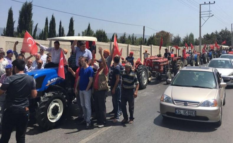 Köylülerden darbe girişimine traktörlü tepki