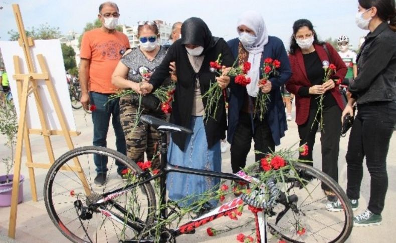 Kazada yaşamını yitiren bisikletli Zeynep'e duygusal anma