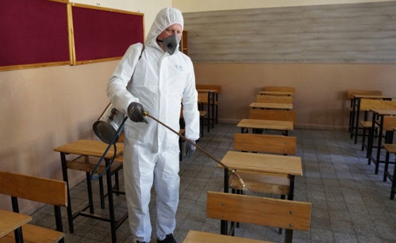 Kemalpaşa'da sınav öncesi okullar dezenfekte edildi
