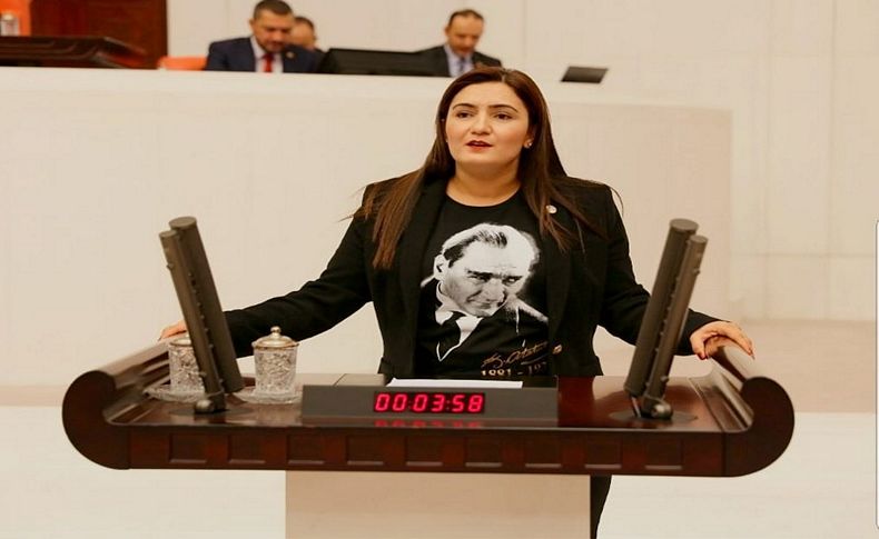 Kılıç kürsüye Atatürk tişörtüyle çıktı... Çok sert sözler