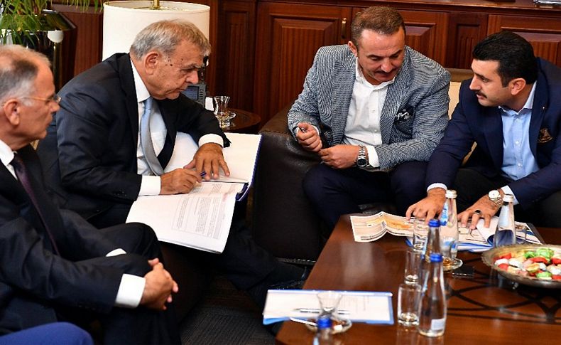 Kocaoğlu AK Partili başkanlarla buluştu