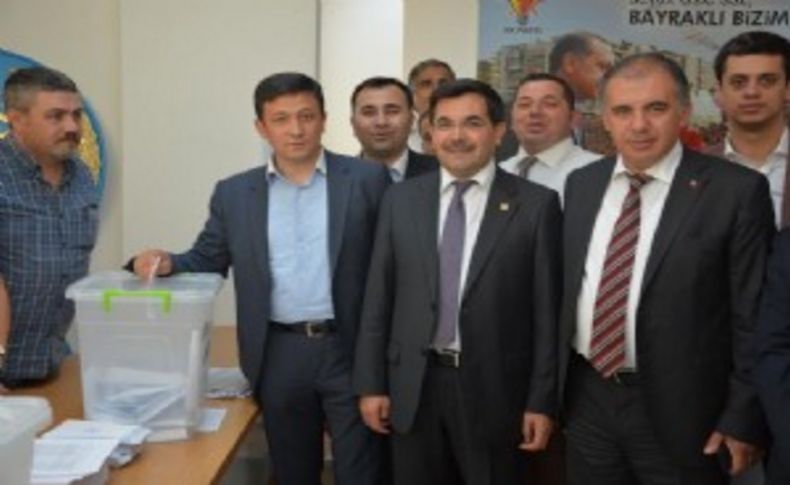 AK Parti İzmir'de sandık mesaisi: 13 ilçede delege seçimi yapıldı!
