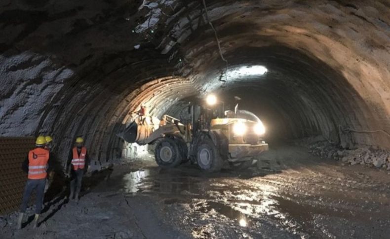 Kop Dağı Tüneli'nde patlama sonrası göçük: 8 işçi yaralı