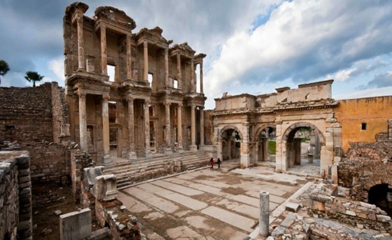Demirtaş'tan müze çıkışı: Durduralım kazıları!