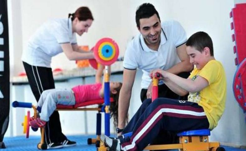 Karşıyaka'da otizmli çocuklara spor kursu