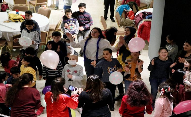 Lösemi hastası çocuklara için yeni yıl partisi