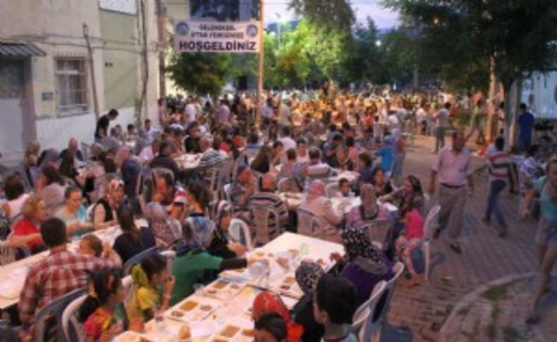 Makedonya göçmenlerinin geleneksel yemekleri ile iftar