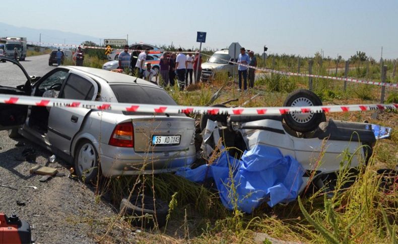 Manisa'da feci kaza: 2 ölü, 7 yaralı