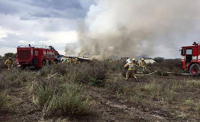Meksika'da yolcu uçağı düştü: Ölen yok