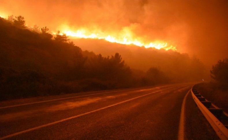Menderes'te kabus devam ediyor... Boşaltılan site yandı!