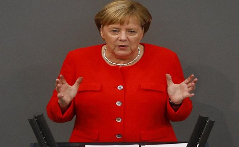 Merkel'den Avrupa Ordusu açıklaması