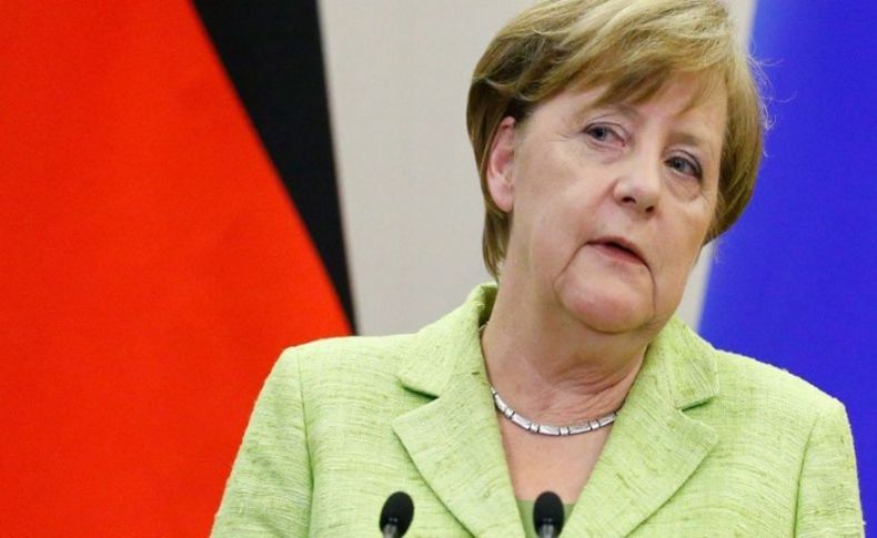 Merkel istifayı gündeme getirdi
