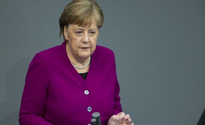 Merkel: Salgınla uzun süre yaşamak zorunda kalacağız