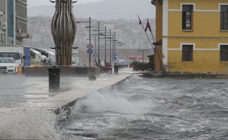 Meteoroloji'den İzmir'e yağış ve fırtına uyarısı geldi