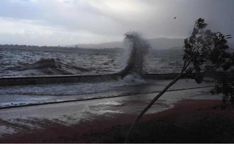 Meteorolojiden İzmir'in o ilçeleri için rüzgar ve fırtına uyarısı