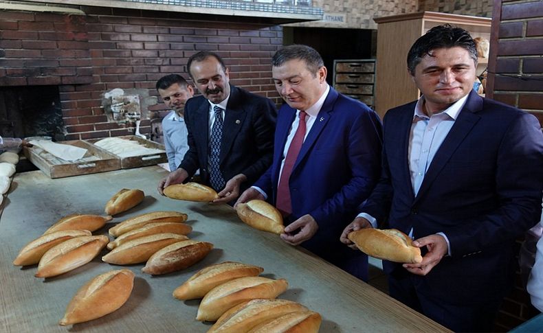 MHP İzmir'den 'Askıda Ekmek' kampanyasına destek