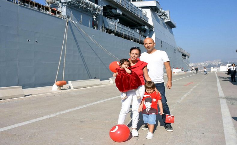 Milli savaş gemileri, İzmir'de ziyarete açıldı