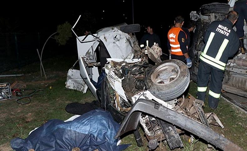 Muğla'da gece yarısı feci kaza: 2 ölü