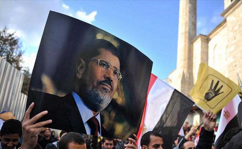 Mursi sabaha karşı defnedildi