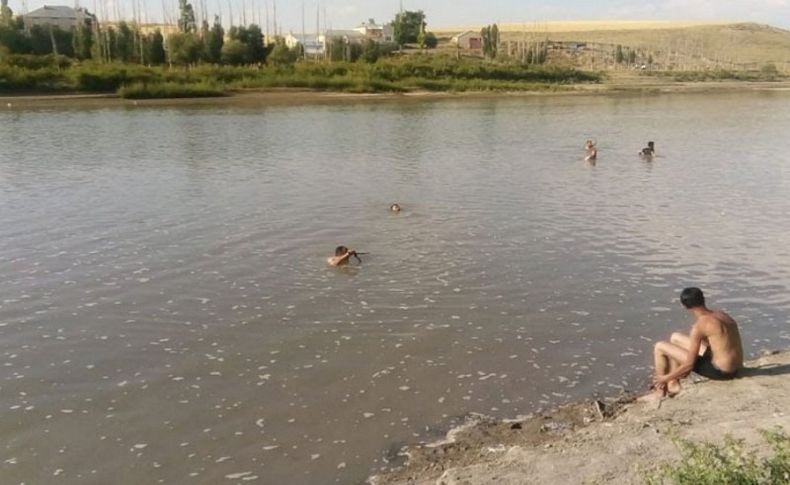 Muş'ta Murat Nehri'ne giren 3 çocuk boğuldu