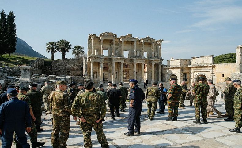 NATO Askeri Komitesi Efes'i gezdi