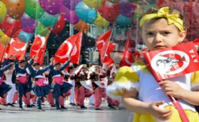 İzmir'de 500 öğrenciden 23 Nisan gösterisi