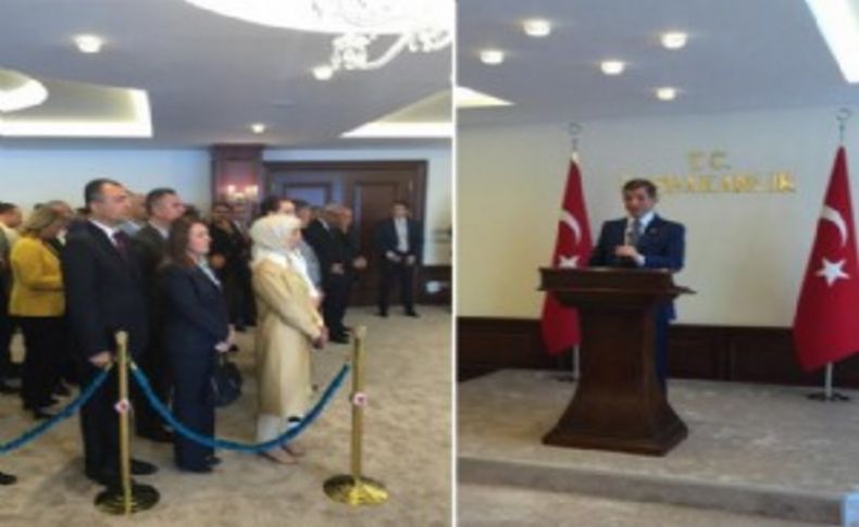 Davutoğlu İzmir'de Başbakanlık Ofisi'ni açtı