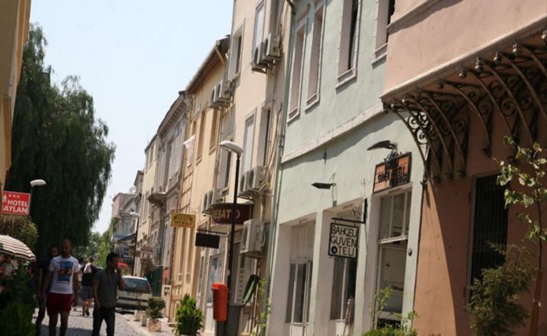 İzmir'in tarihi otelleri belgeleniyor