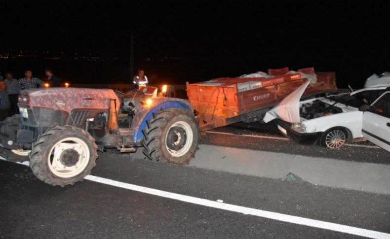 Otomobil traktöre çarptı: 1 ölü 7 yaralı