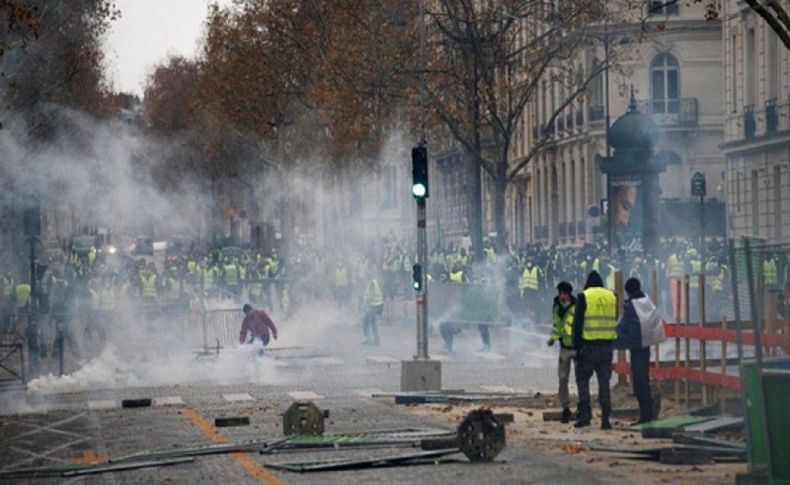 Paris'te eylemlerin şiddeti artıyor