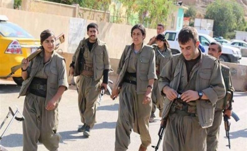 PKK'lılar omuzlarında silahlarla dolaşıyorlar!