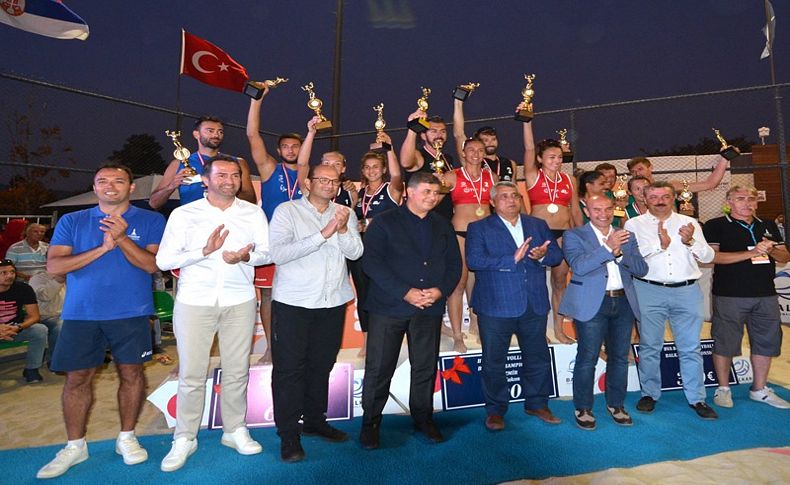 Plaj Voleybolu Balkan Şampiyonası'nda  zafer Türk ekiplerin