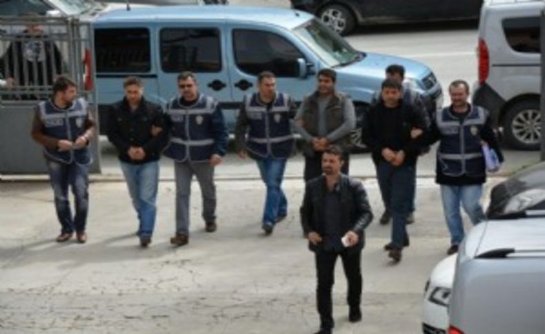 İzmir'de polis ve jandarma ortak çalıştı: 99 kaçak yakalandı