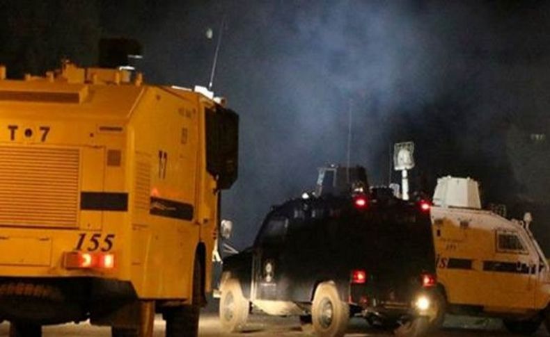 Van'da zırhlı polis araçlarına saldırı