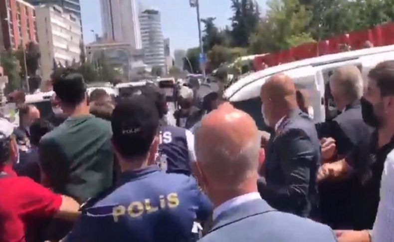 Polisler CHP İzmir Milletvekili Mahir Polat'ın boğazını mı sıktı'