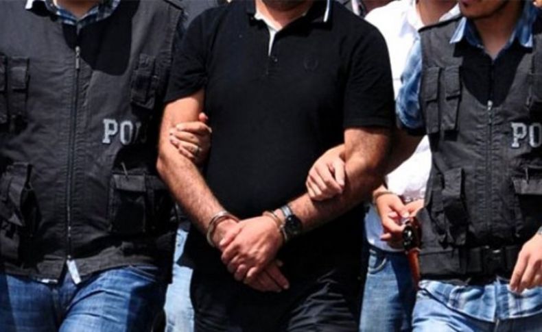 İzmir'de iki kişi yakalandı, sosyal medya karıştı