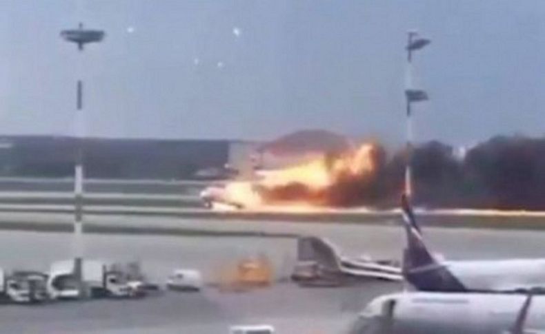 Rusya’da yolcu uçağı alev aldı: 1 ölü, 10 yaralı