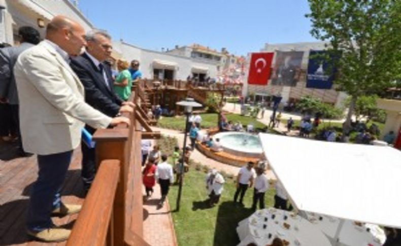 Başkan Kocaoğlu Seferihisar'da da iktidara yüklendi: İzmirli'ye samimi ol!
