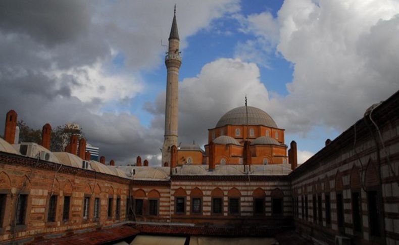 İzmir'de 200 yıllık saatler cami deposundan çıktı!