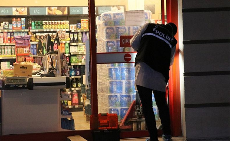 İzmir'de marketten sigara hırsızlığı