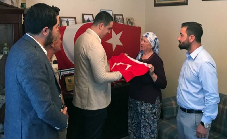 Şehidin ailesinden Cumhurbaşkanı'na Türk Bayrağı