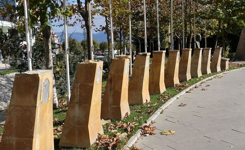 Şehitler Parkı'ndaki 9 Türk büyüğünün büstü çalındı
