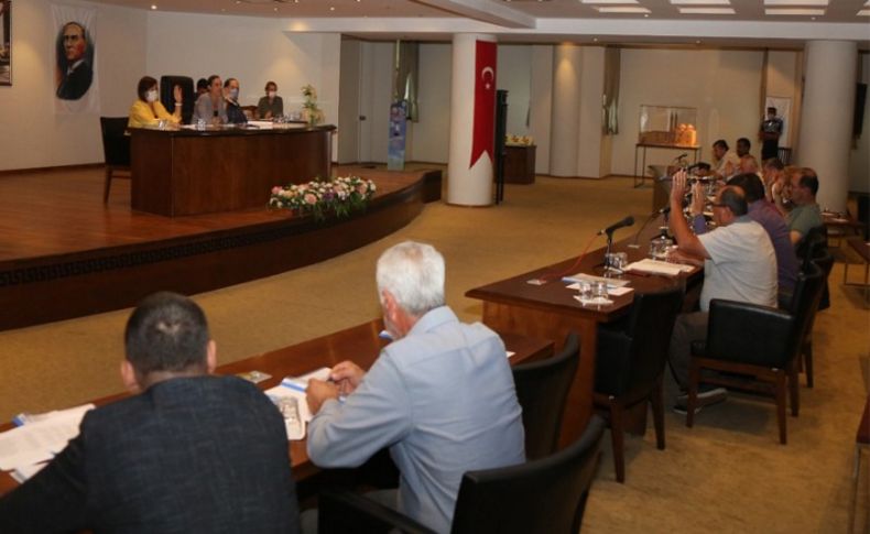 Selçuk Belediye Meclisinde AK Parti ve MHP'li meclis üyelerinden ilginç karar