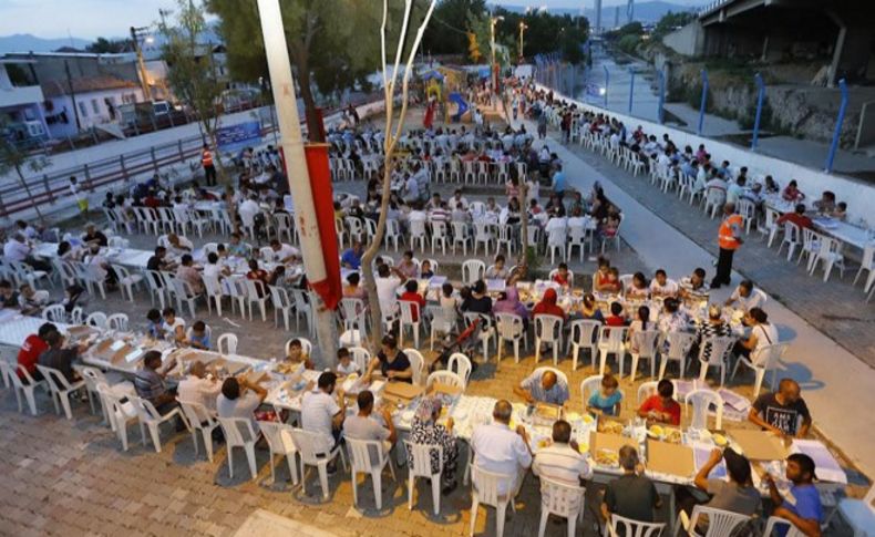 Ege Mahallesi’nde bin kişilik iftar sofrası