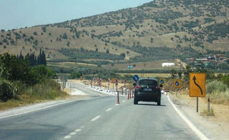 İzmir'deki o yolda trafik işaret ve işaretçilerine dikkat